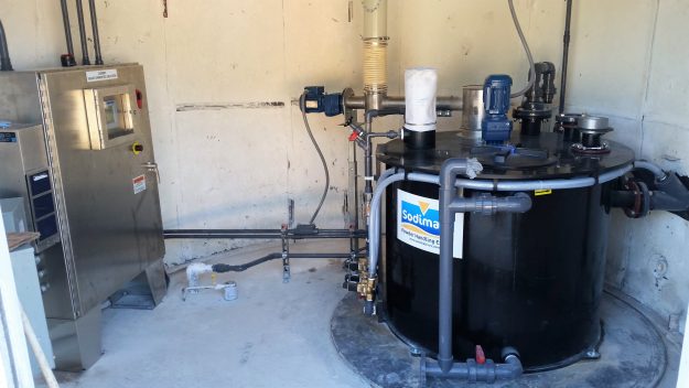 Slurry tank with control panel in a skirted silo